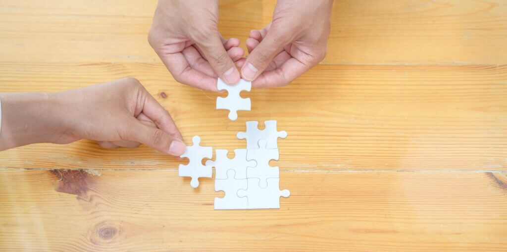 Blog vs Vlog are puzzle pieces that fit together